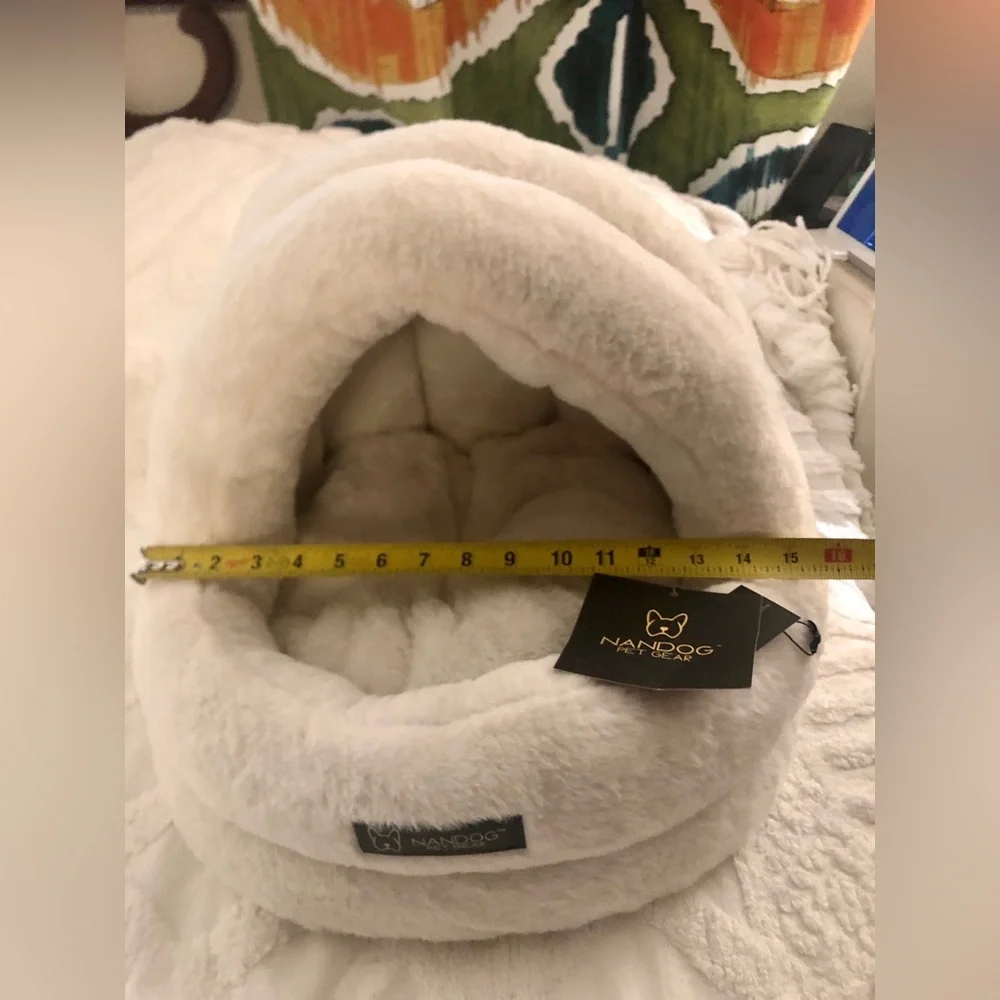 Nandog White Plush Small Pet Cave Bed NWT